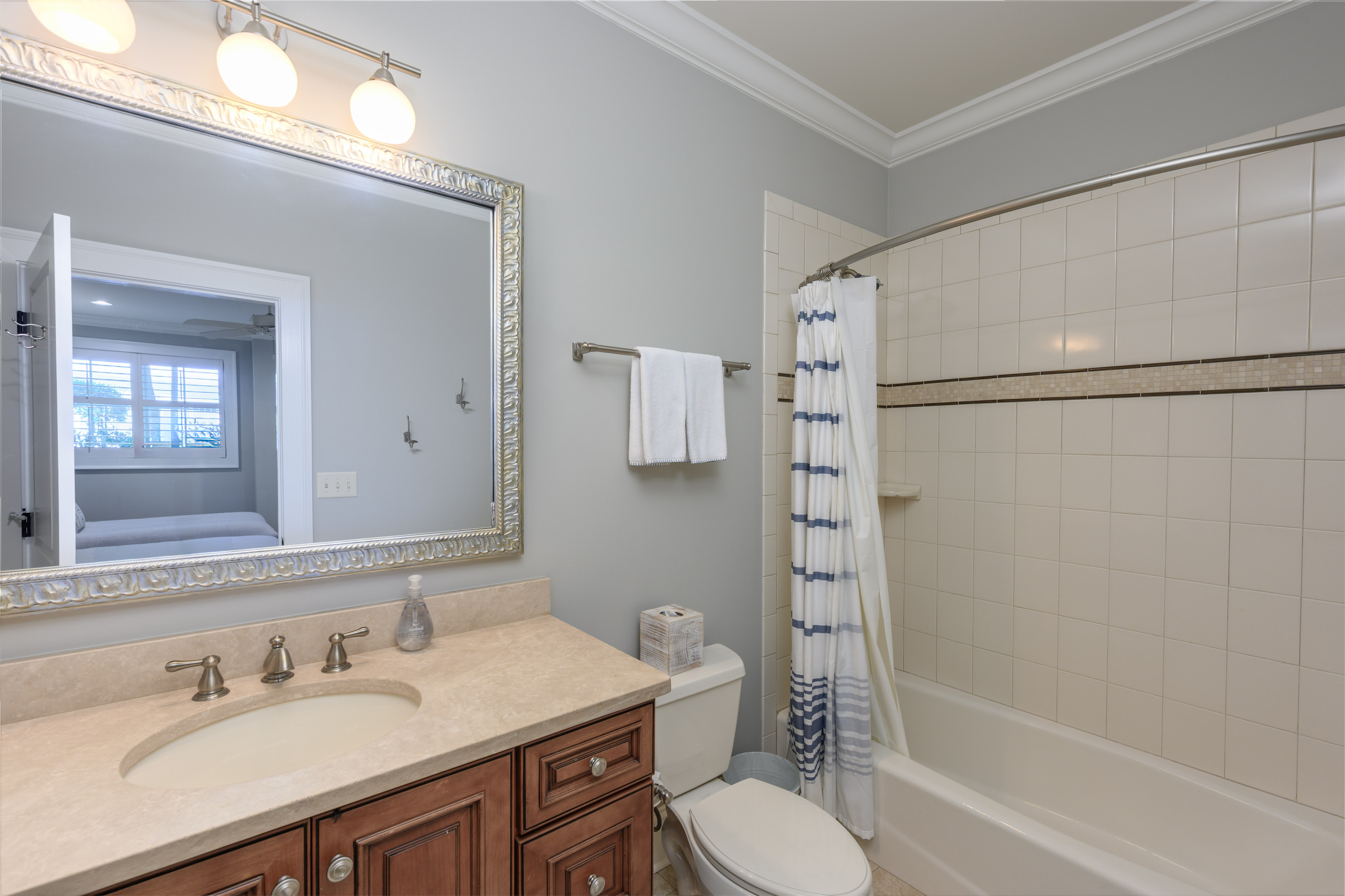 1060 Montgomery Drive image 32
